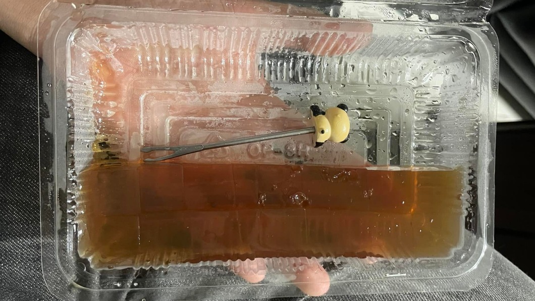 他嗑半盒「土色果凍」秒憶童年 懷舊味掀網共鳴:超好吃