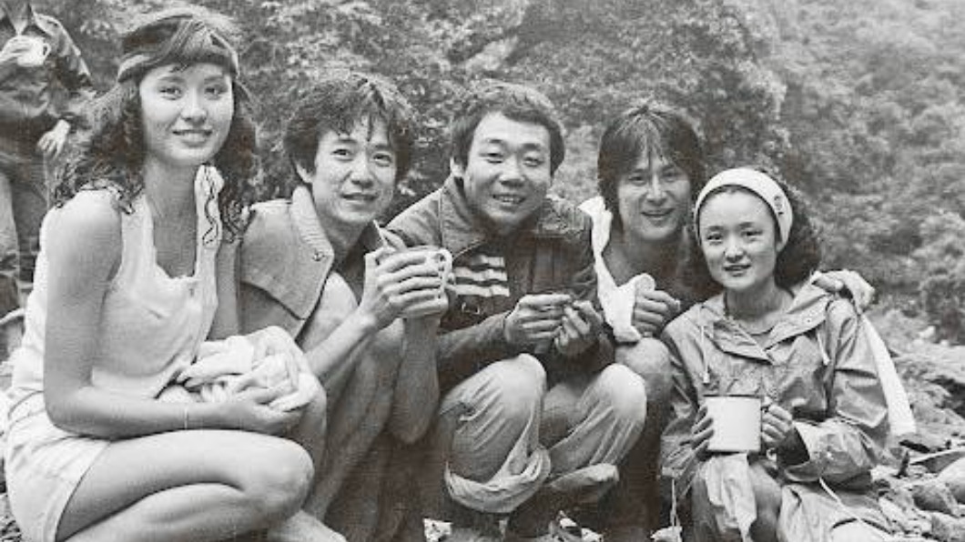相識近半世紀!譚艾珍慟失巴戈、顧寶明 曬珍貴舊照悼念