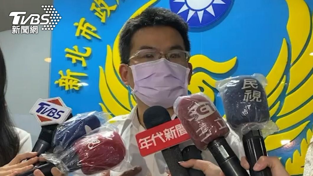 高級救護技術員(EMTP)吳毅夫線上指導男童母親救援。(圖/TVBS)