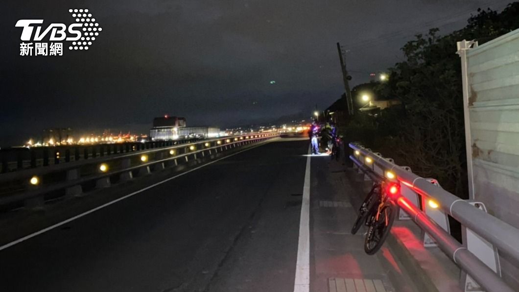 事發在凌晨4時許,死者同行友人目擊車禍報案。(圖/TVBS)