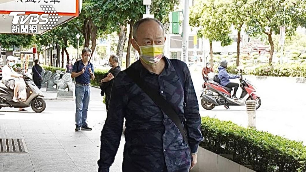 金士傑一早就到好友顧寶明的靈堂參與後事的相關規劃。（圖／許方正攝）