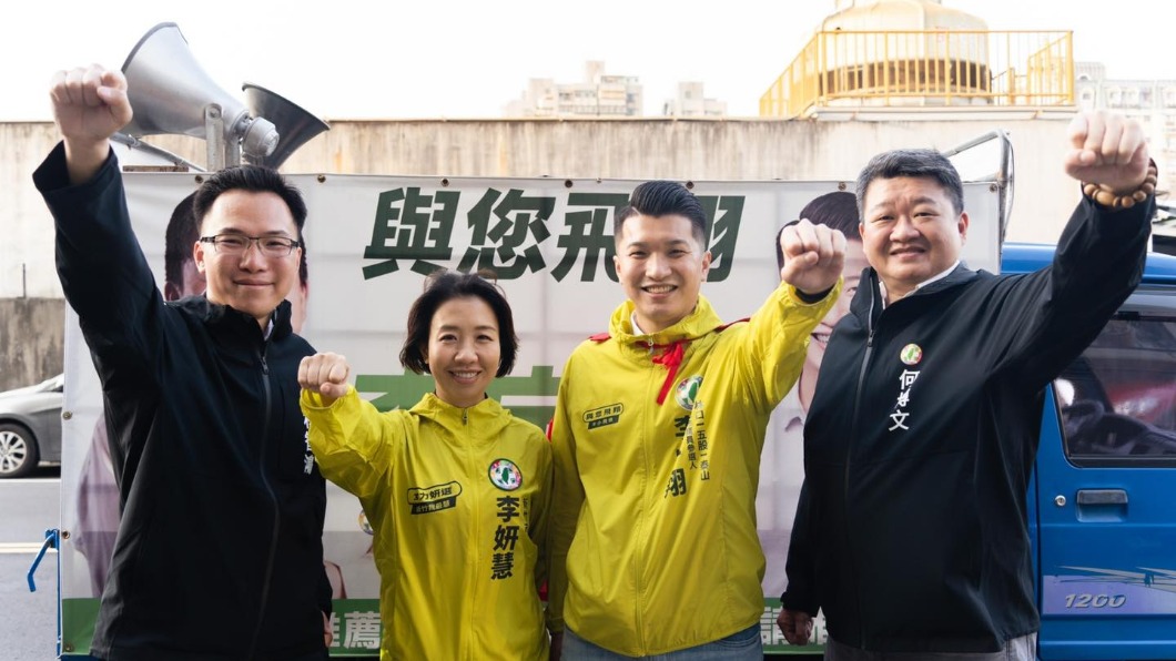 相較於黃韋鈞,湧言會的李宇翔昨天也掃街造勢,跟以往相去不遠,到場的基本上還是湧言會成員為主。(圖/翻攝與您飛翔李宇翔臉書)