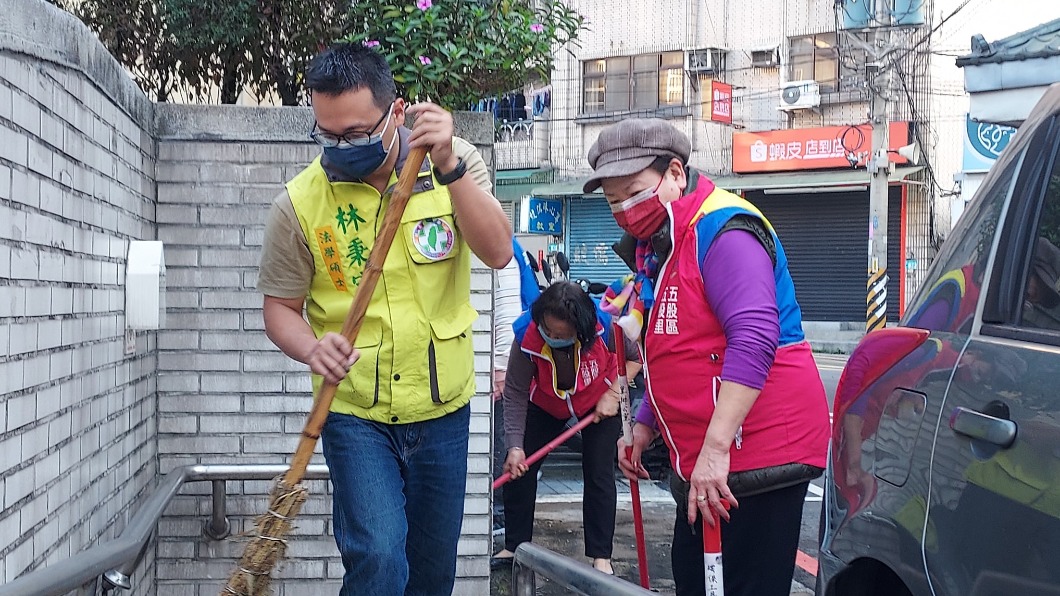 新系在五泰林推出林秉宥參選市議員。(圖/翻攝林秉宥臉書)