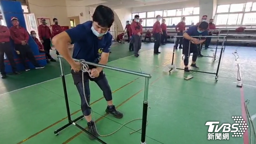 基隆市消防局於昨天舉辦年度義勇消防人員常年訓練成果驗收（圖／ＴＶＢＳ）