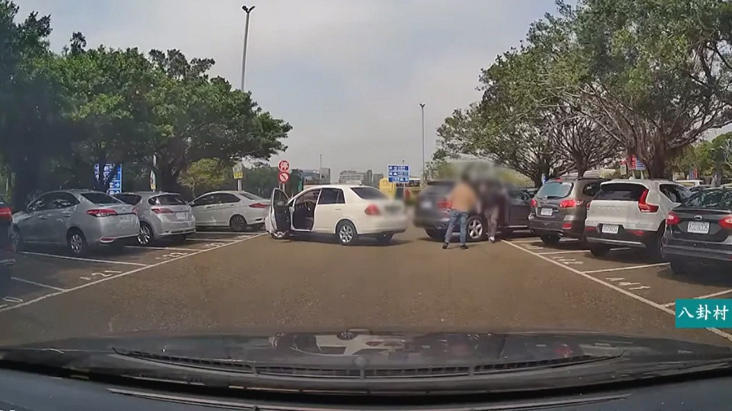 圖／翻攝自八卦村行車紀錄器影片上傳中心