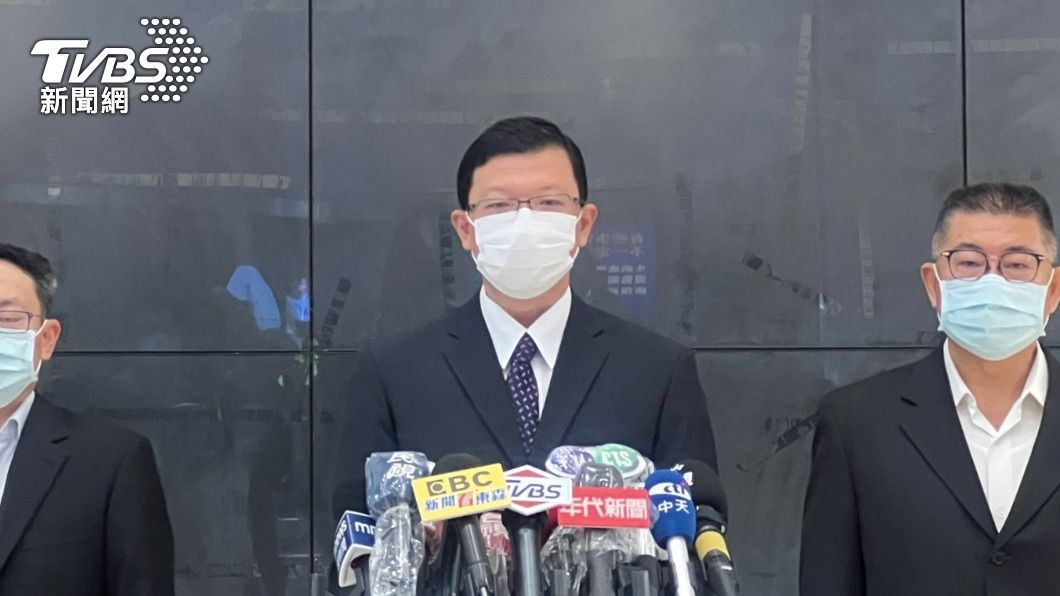 刑事局副局長黃家琦出面說明偵查隊涉嫌對看護施暴一案。(圖/TVBS)
