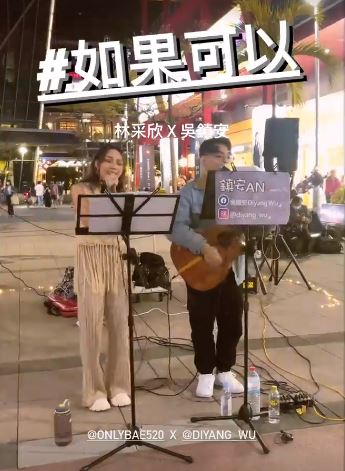 林采欣放下歌手光環到街頭演唱。(圖/翻攝自warnermusictw IG)