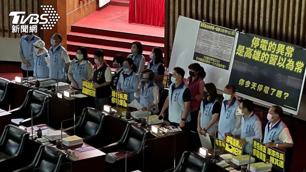 藍營要求市府向台電代位求償。（圖／TVBS）