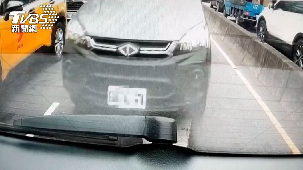 追撞前車,酒測值1.528。(圖/TVBS)