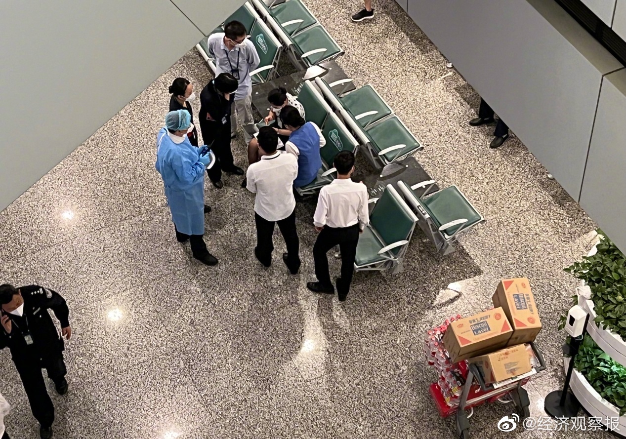 廣州白雲機場設置家屬等待區。(圖/翻攝自經濟觀察報微博)