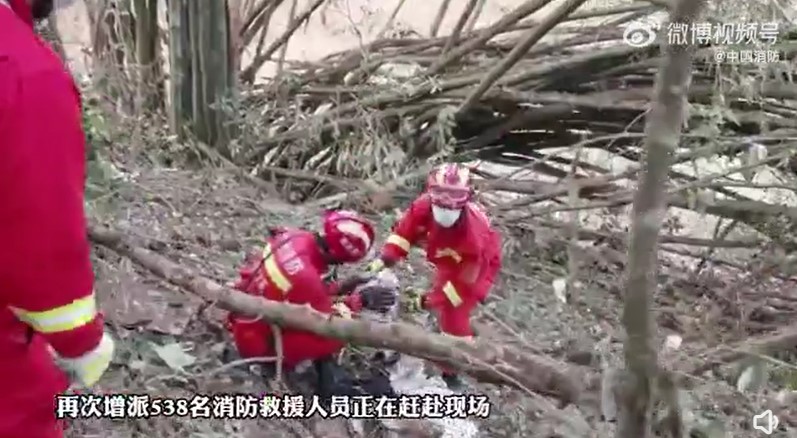 搜救行動持續進行中。(圖/翻攝自中國消防)