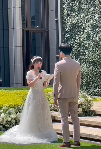 交換誓詞。(圖/翻攝自古娃娃IG)