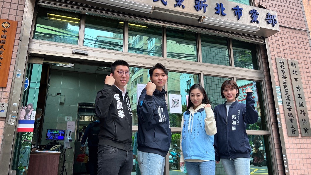 侯家軍坐主桌、其他人旁邊發傳單? 議員參選人:噴口水