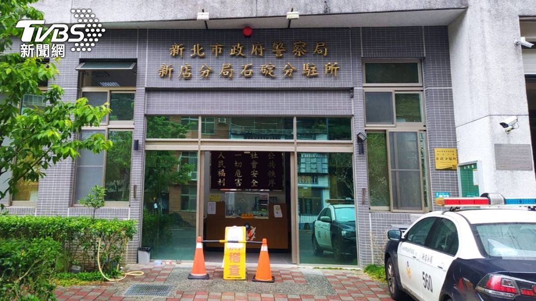 分駐所匡列8名員警，僅所長一人無接觸續留駐地。（圖／TVBS）