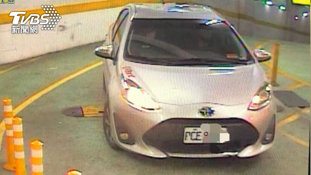 笨賊用膠帶變造車牌「RBF」成「PCE」　改了車頭卻沒改車尾遭逮