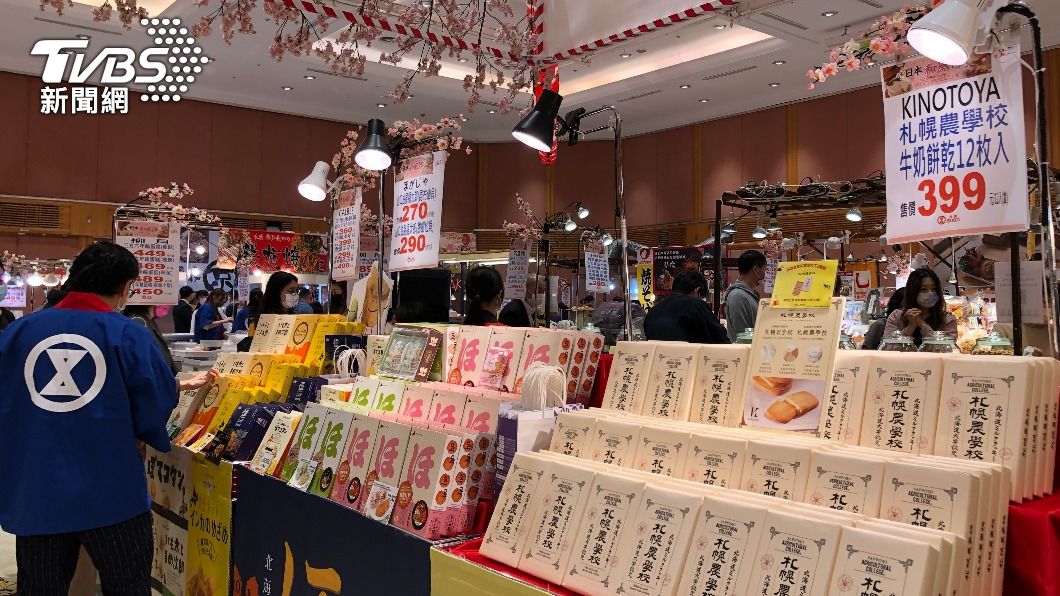 百貨推出和風展,讓消費者體驗日本旅遊氛圍。(圖/TVBS)