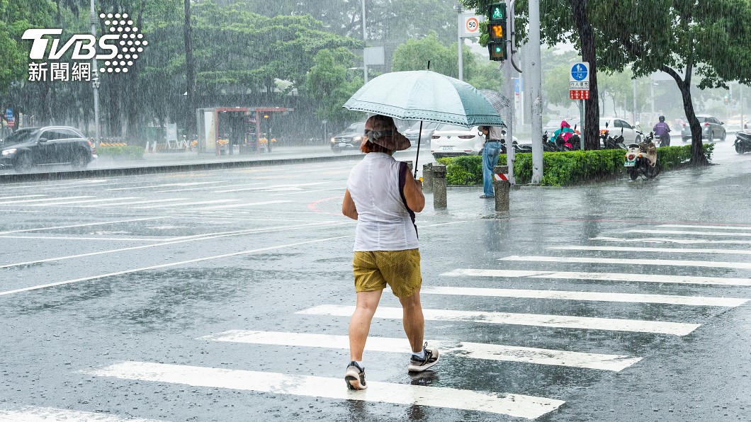 好天氣沒了!入夜大降溫「冷雨炸全台」 這天才放晴回暖