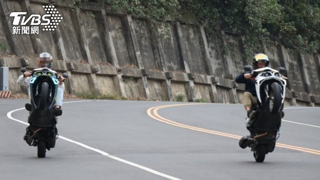 2輛以上車輛共同危險駕駛或在道路上競賽,可處3萬至9萬元罰鍰。(圖/TVBS)