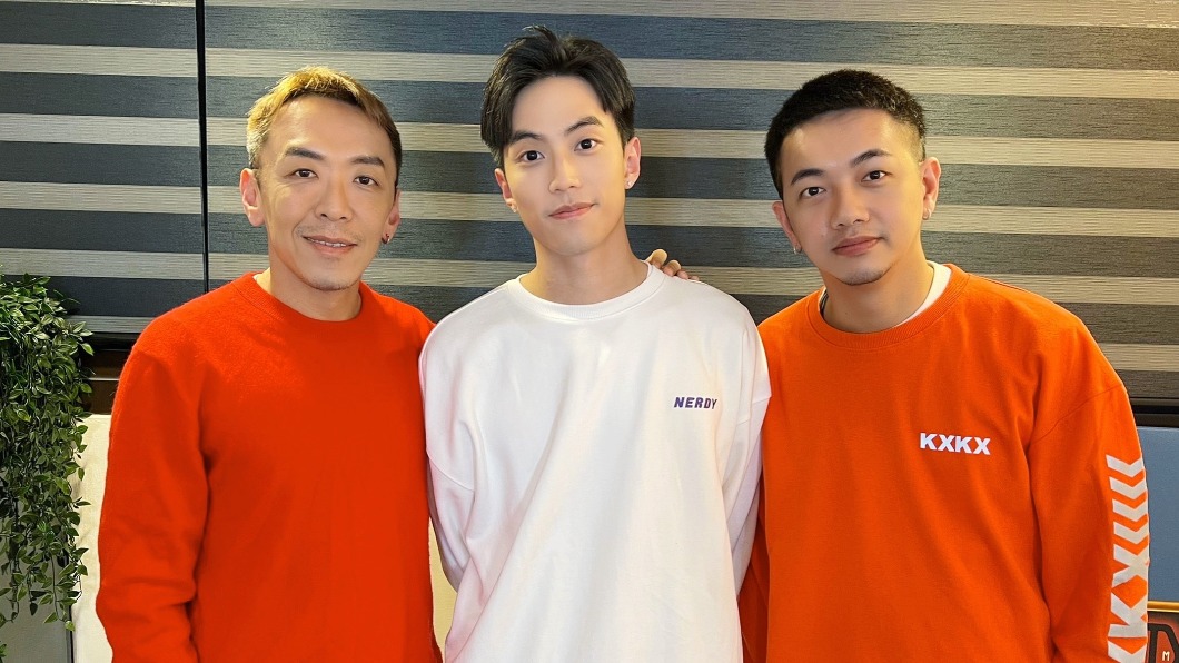 徐謀俊上Podcast、YouTube節目《哇靠有事嗎》,接受吳小帽(左)、阿平訪問,大吐辛酸。(圖/帽筆生花工作室提供)