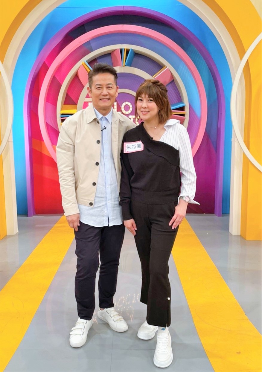 朱芯儀上徐乃麟主持的節目分享抗癌歷程。（圖／東森提供）