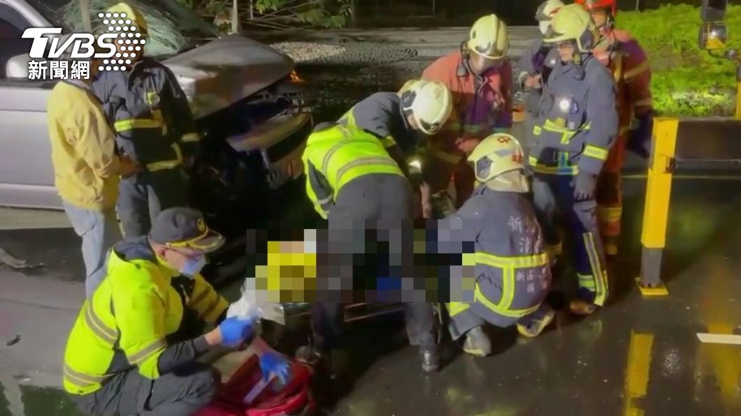 廂型車滿載「撿來鋼筋」　駕駛闖燈撞死電子廠大夜班員工