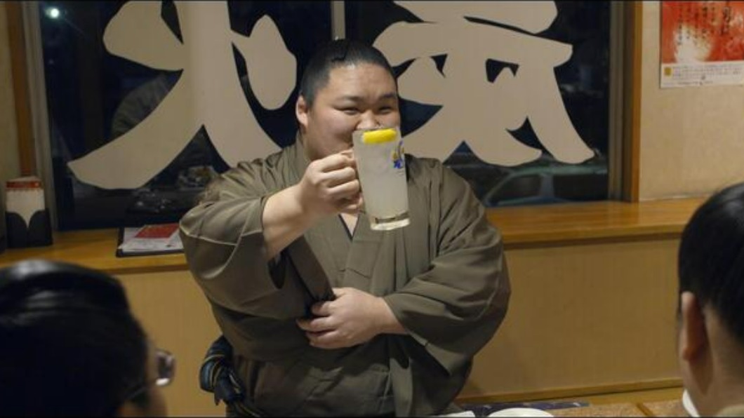 相撲選手吃垮燒肉店　發票明細「長到地板」他一看數字崩潰