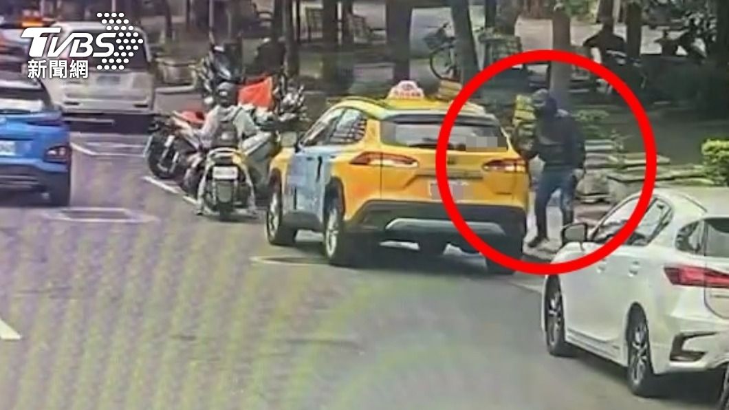 犯嫌搭計程車逃逸。（圖／TVBS）