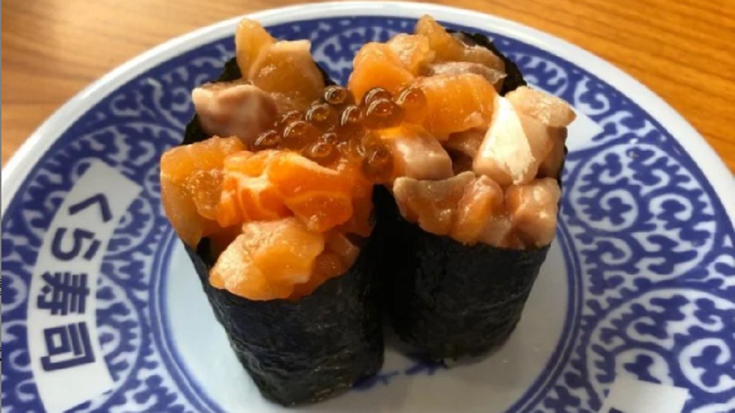鮭魚親子軍艦喔。(圖/翻攝自Dcard)