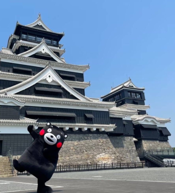 熊本熊下個目標是賺進2兆日圓。(圖/翻攝自くまモン【公式】推特)