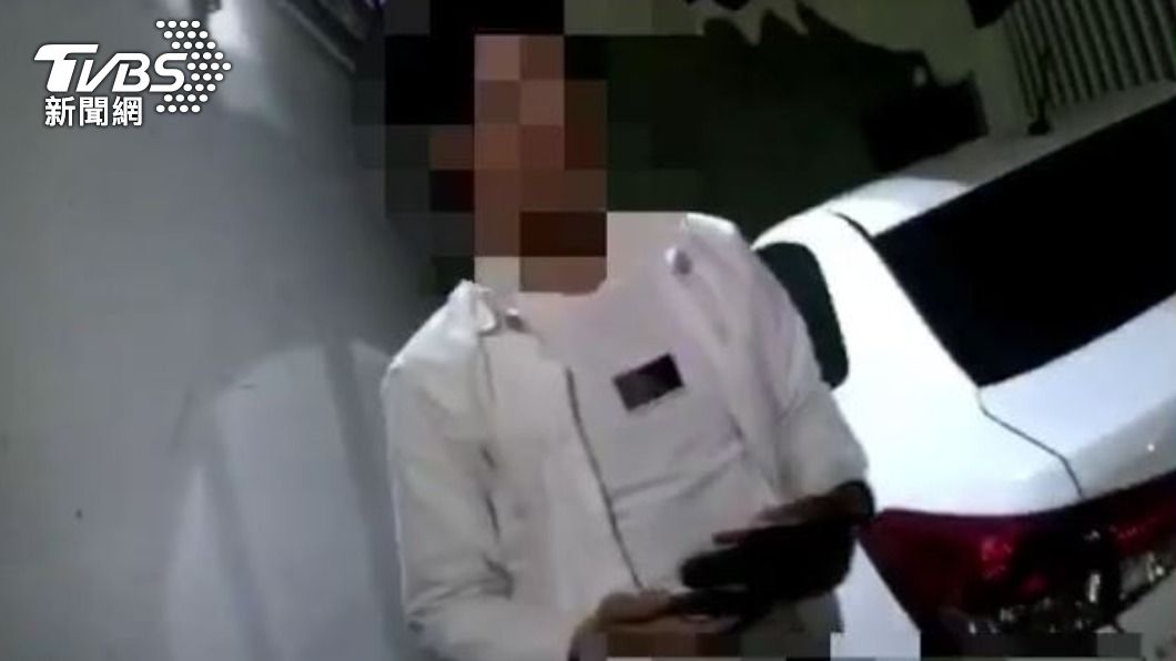 嫌犯開著遭通報侵占的租賃車遭警方攔下。（圖／TVBS）