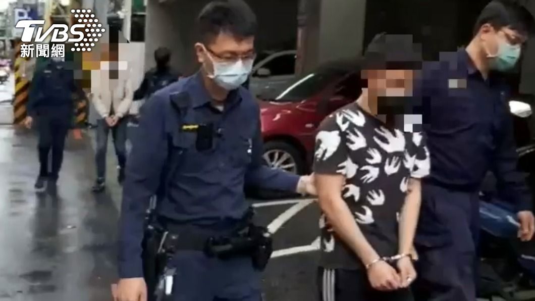 李男不滿前女友和別人去打擊場，吃醋持刀砍傷2人。（圖／TVBS）