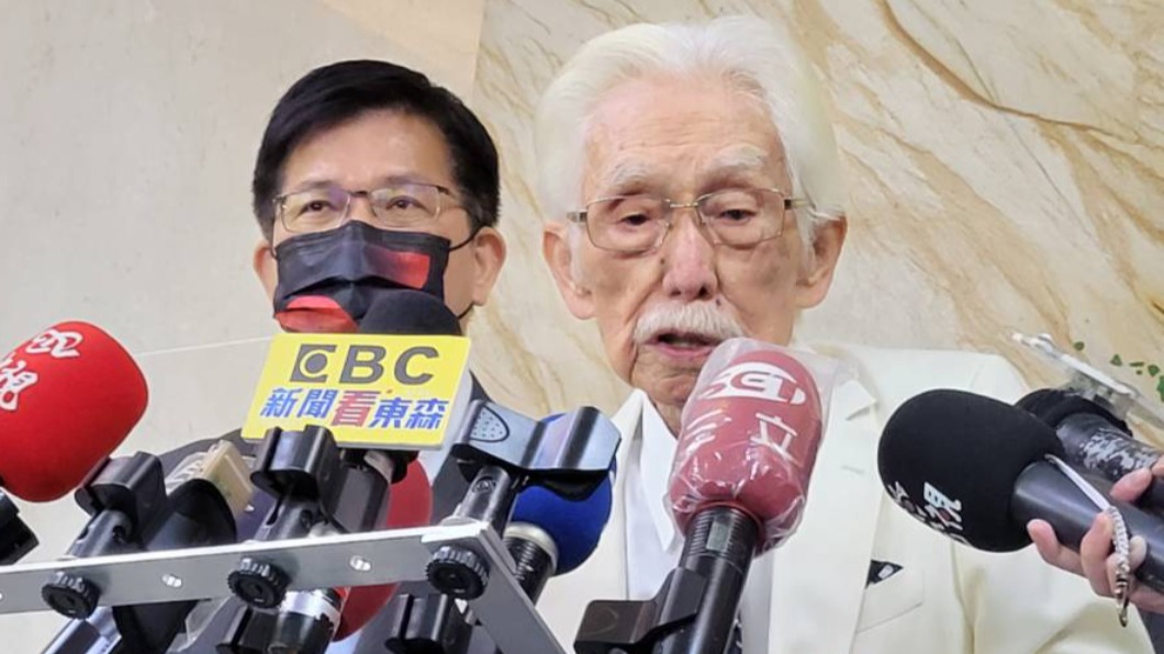 前交通部長林佳龍（右）、台灣制憲基金會董事長辜寬敏（左）。（圖/林佳龍辦公室提供）