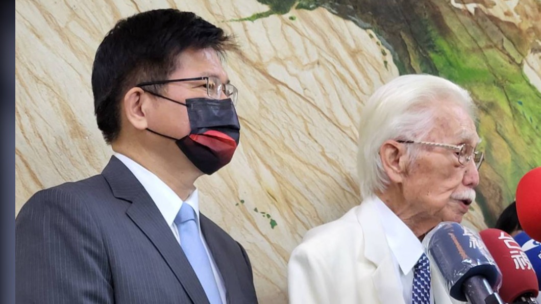 前交通部長林佳龍（右）、台灣制憲基金會董事長辜寬敏（左）。（圖/林佳龍辦公室提供）