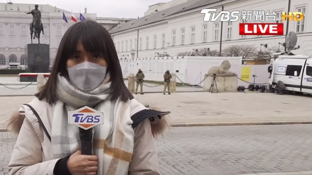 TVBS記者劉亭廷及攝影記者洪復華位於波蘭首都華沙。(圖/TVBS)