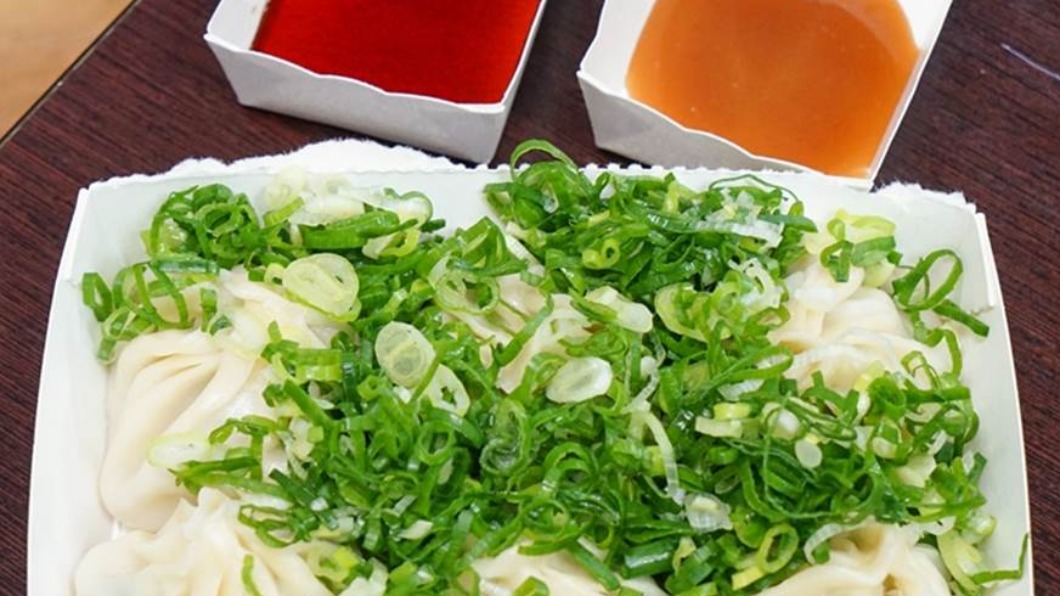 嚼勁的餅皮,湯包內還有滿滿精華的湯汁。(圖/翻攝自美食旅遊生活分享。欣晴)