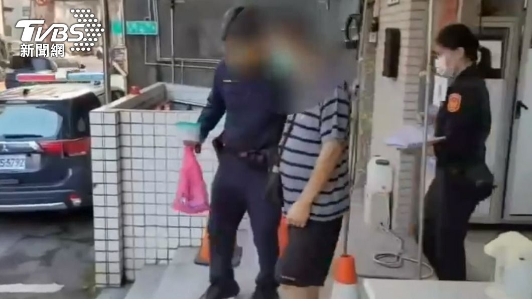 員警將彭姓男子移送。(圖/TVBS)