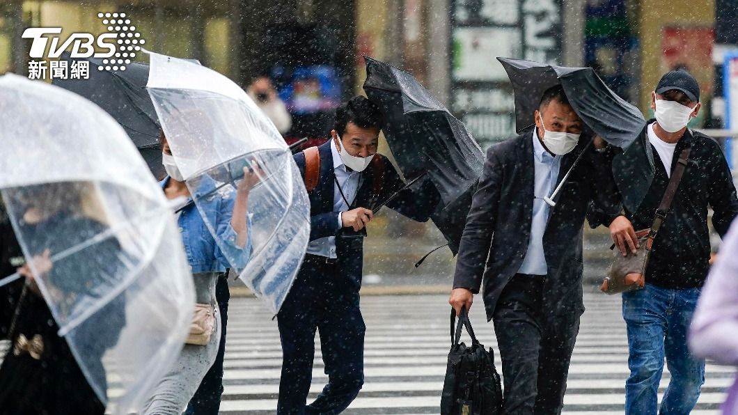 「春天暴風」籠罩日本!4噸卡車被吹翻 傳祝融、停電災情