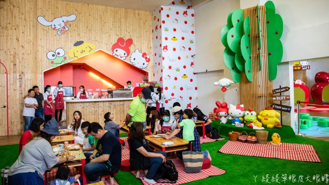 目前全台最大的三麗鷗室內親子餐廳。(圖/翻攝自ㄚ綾綾單眼皮大眼睛)