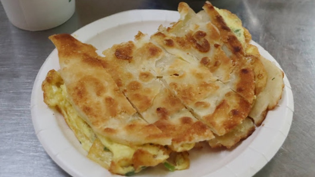 餅皮炸得酥脆口感很好,難怪是江振誠最愛的早餐。(圖/翻攝自沙拉公主吃喝玩樂看世界)