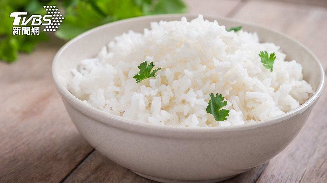 營養師建議可以將白飯之類的精緻澱粉，換成全穀雜輛類的主食。（示意圖／shutterstock達志影像）
