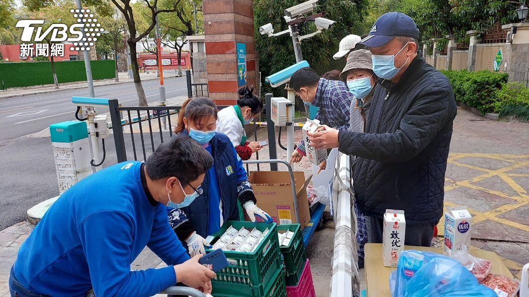 上海分兩區封控搶菜潮再現　形同封城令民情沸騰