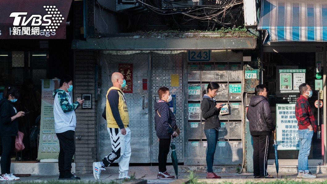 陳時中坦言,這一波疫情起碼要觀察十天左右。(示意圖/Shutterstock達志影像)