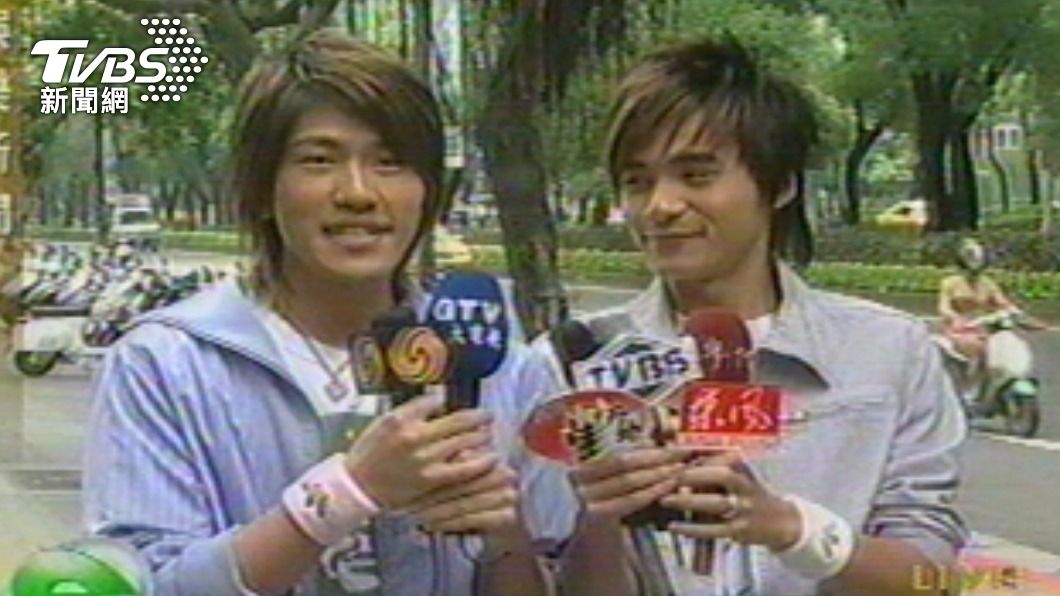 元衛覺醒2004年發片，首次媒體見面會。（圖／TVBS資料畫面）