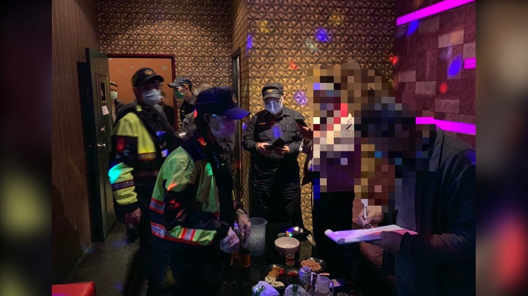 花蓮警分局對於轄區內特定娛樂場所加強稽查是否落實防疫措施。(圖/花蓮警分局提供)