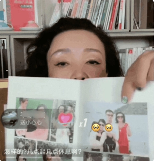 張蘭曬出過去的全家福。(圖/翻攝自微博)