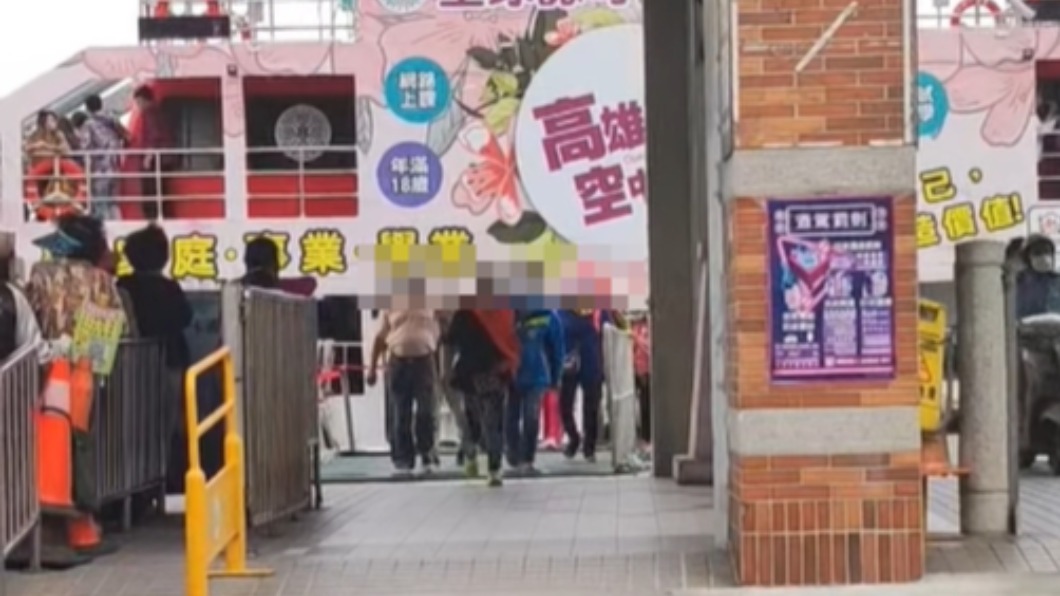 民眾只要搭渡輪都可領1百旗津券。(圖/翻攝自爆料公社)