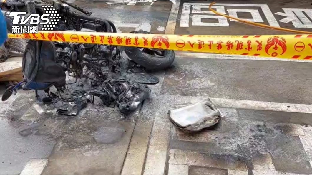 現場找到汽油桶和打火機。(圖/TVBS)