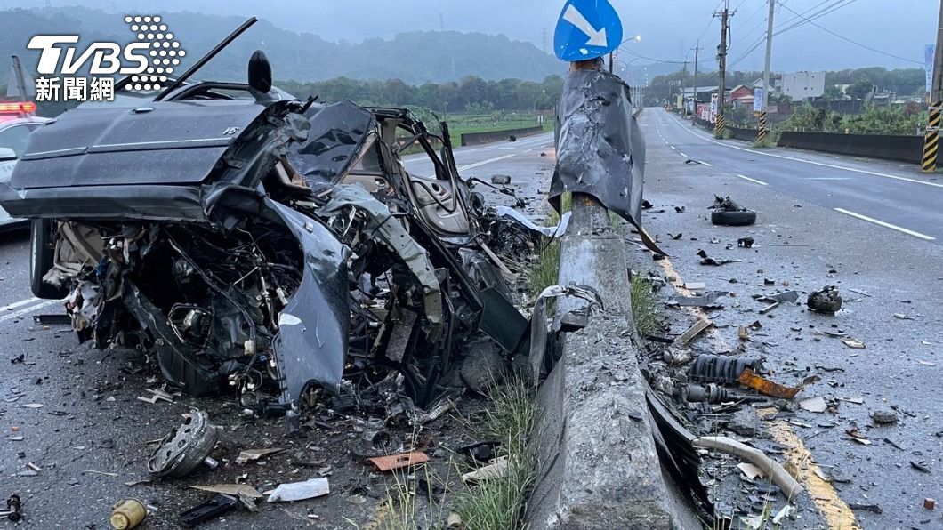 彰雲大橋死亡車禍!「分隔島撞碎」駕駛瞬間彈飛慘死