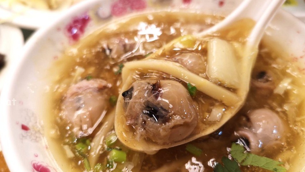 其他地方超少見的魷魚嘴羹(45元),大顆的魷魚嘴吃起來很有嚼勁、無腥味。(圖/翻攝自愛伊特的分享樂園)