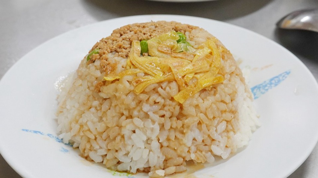 1碗只要25元的炊飯,吃的就是一份樸實的美好。(圖/翻攝自金大佛的奪門而出家日誌)